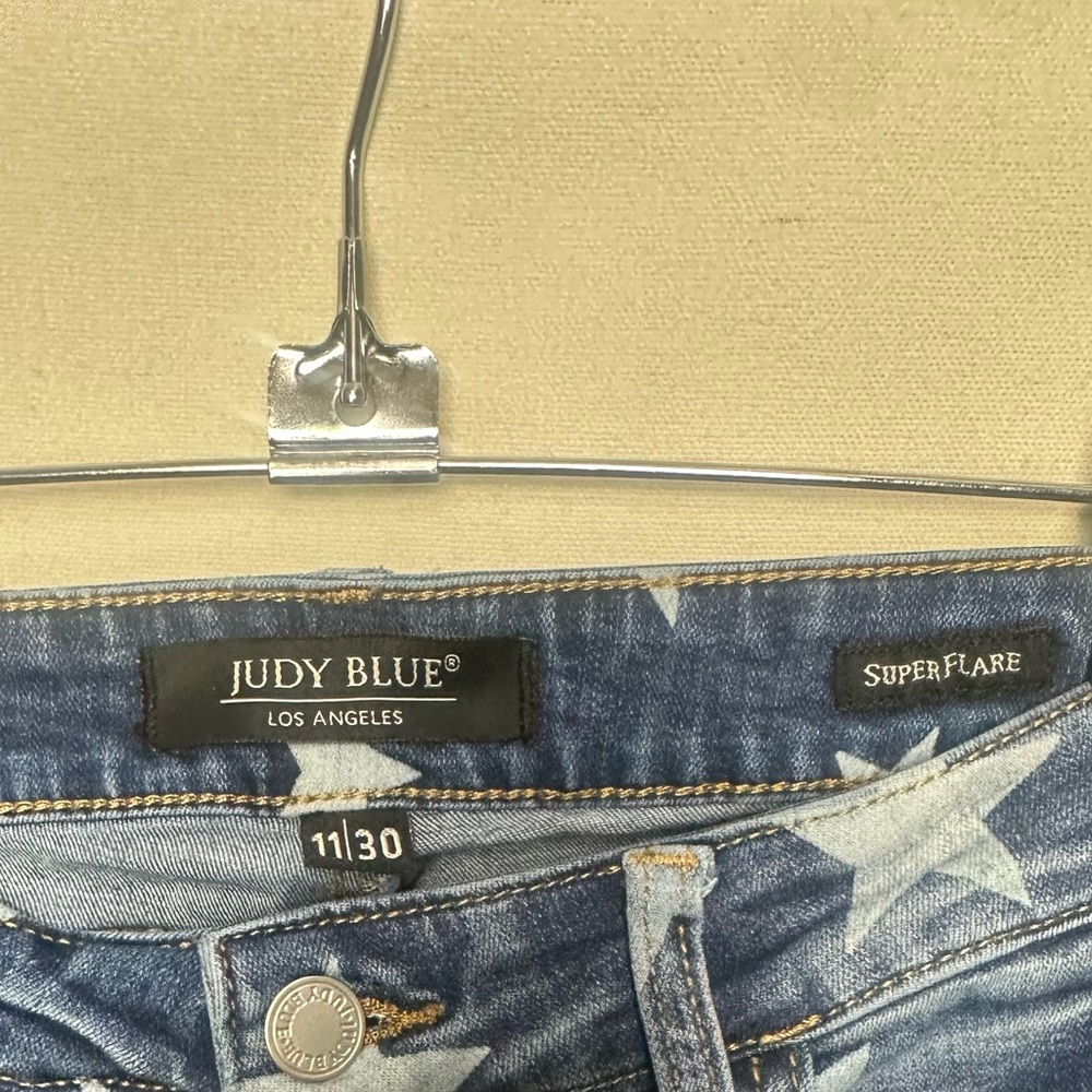 Judy Blue Star-Print Flared Jeans - Picture 3 of 4